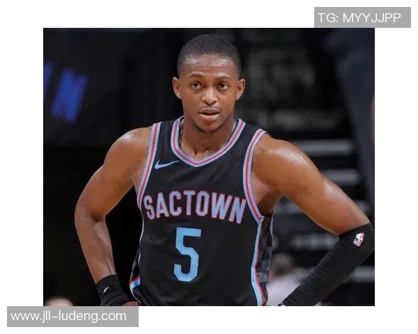 德阿隆福克斯：从新秀到领袖的成长之路与未来展望